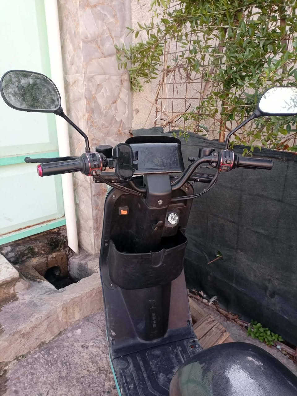 السلام عليكم دراجه للبيع سعر 350 شرط شخط مابيها شغل وامشي دراجه رزنه ومرتبه توصل على رقمي ***********
