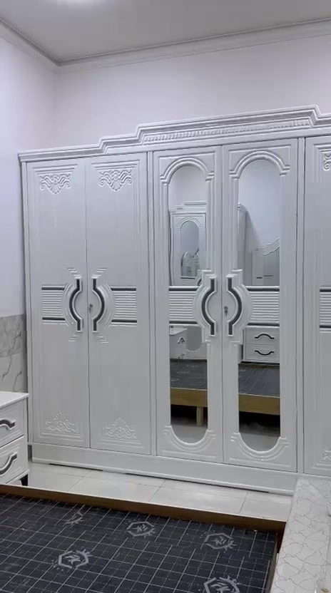غرفه تسكام شغل درجه اولى عنوان بغداد 
الأمين الثانيه
ممكن تكتبين/تكتب الاسم الدقيق للغرض شنو بالضبط؟ وهل أكو موديل أو ماركة معينة إذا موجودة؟: 
يوجد جميع موديلات
شنو القياسات أو الأبعاد التقريبية للغرض، وكم عدد القطع/الملحقات اللي وياه؟: 
8قطع
حالته شنو؟ جديد لو مستخدم، وهل بيه أي خدوش أو ملاحظات لازم المشتري يعرفها؟: 
جديد
وين الموقع بالضبط ببغداد بالأمين الثانية؟ وهل أكو توصيل لو استلام من المكان فقط؟: 
يوجد توصيل جميع محافظات
السعر شكد؟ وهل قابل للتفاوض لو نهائي؟: 
1700000