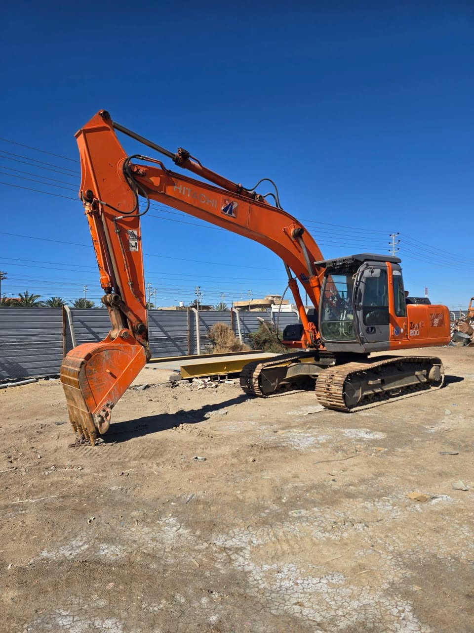 السلام عليكم 
حفاره هيتاشي Z 200موديل 2004
رقم ميسان اصولي شرط تحويل ثاني يوم 
حفاره كامله من كلشي ما بيها اي نقص 
مكينه ما مفتوحه 
(العنوان البصره _قضاء المدينه )
$$السعر 245وبيها مجال بسيط 
لاستفسار.  ***********
