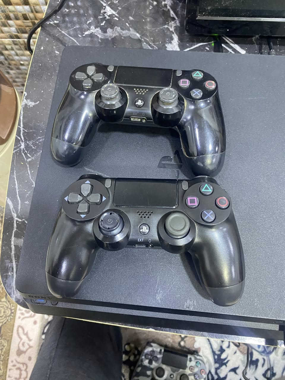 السلام عليكم  بلي فور اون لاين مع جوستكات ثنين نص تيرا نضافته فول  لوك استيكر ما ملعوب بيه + اقراص ثنين  وايراته وكارتونه معاه سعر ٢٥٠ وبيه مجال للشراية


**إذا كنت صاحب هذا الإعلان وتريد حذفه لأي سبب، رجاءا أرسل رسالة إلى الدعم الفني**