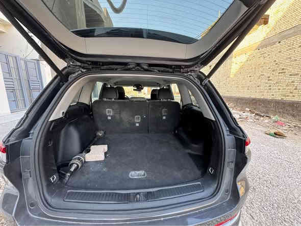 للبيع جيب لمتدد فوووول مواصفات للاخير خمسه راكب موديل ٢٤ ماشيه ٧ الاف ميل رقم شهداء به وكاله عامه مداور  خمس كاميرات  ثلاث شاشات رادارات خلفيه واماميه  حساسات خلفيه واماميه فور ويل بدون فتحه  حادثها جانبي جاملغ وباب سايق  مبدلات نفس اللون  وباب خلف السايق مصلح نفسه علما ان جميع الايرباكات سليمه  السعر 280 ورقه وبيها مجال بسيط للطلب والاستفسار يرجى الاتصال على الرقم 
*********** ديوانية
