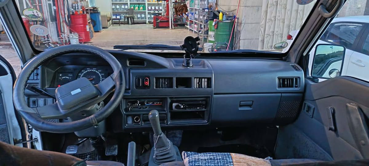 سلام عليكم ورحمة الله وبركاته
من رخصه الادمن المحترم 
 للبيع باص ميستبوشي L300 
 موديل 2007 رقم سليمانيه هزه وفحص جديد 
سياره بأسمي نظيفه محرك جديد لاتنقيص ولا تبخير 

السعر 78 وبيه مجال قليل 
مكاني بغداد 

رقم تلفون *********** بيه واتساب
