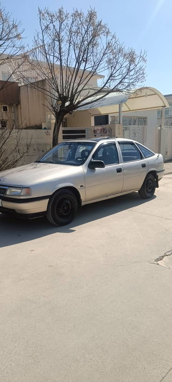 السلام عليكم
فكترا 92 محرك 16 أصل 20 كير عادي سياره حلوة وكاعده بدون حادث بدون خياسات صبغ عام للجماليه رقم بغداد مشروع وطني تحويل ثاني يوم مكانها السليمانيه

سعر 37 بيها مجال 
***********
