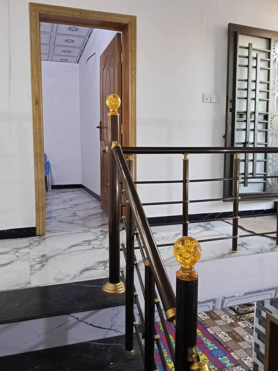 بيت للبيع المساحه 100 متر  طابق ونص منطقة العامرية قرب سيطرت الابراهيمية شارع تبليط يبعد عن طريق الزوار 700 متر السعر 58 بي مجال بسيط ***********
