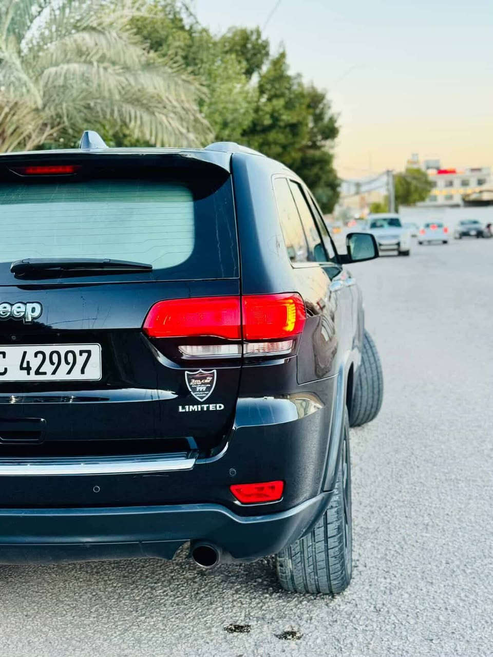 Limited - 2017 جيب كراند شيروكي /
وارد خليجي
Jeep Grand Cherokee 2017 - Limited
المحرك : 6V / 3.6
المواصفات:
مع قرص تحكم بوضعيات الدفع الرباعي والقياد 1 *
- وضعية السبورت مع شفتات خلف الستيرن
- الغاء وتشغيل وضعية ال Eco وال Auto Stop لاطفاء المحرك عند التوقف في التقاطعات
- كشنات جلد كهربائية
- تدفئة وتبريد المقاعد الاماميه و سترين +مقاعد خلفيه تدفئه
- شاشة كبيرة
- سقف بنوراما
- حساسات
-تشغيل عن بعد
- مانع انزلاق
- مثبت سرعة
- صندوق كهربائي مع اغلاق شفط
- نضام بيركات ABS
- كل مواصفات السيارة الفول Limited
الحادث: بالعراق
- موضح بالصوره بيها صبغ جاملغ وخشم البنيد 
الرقم : اربيل - بإسمي ، تحويا ، مباشر
مكان السياره كربلاء
***********
السعر ( 220 وبيه مجال بسيط )
