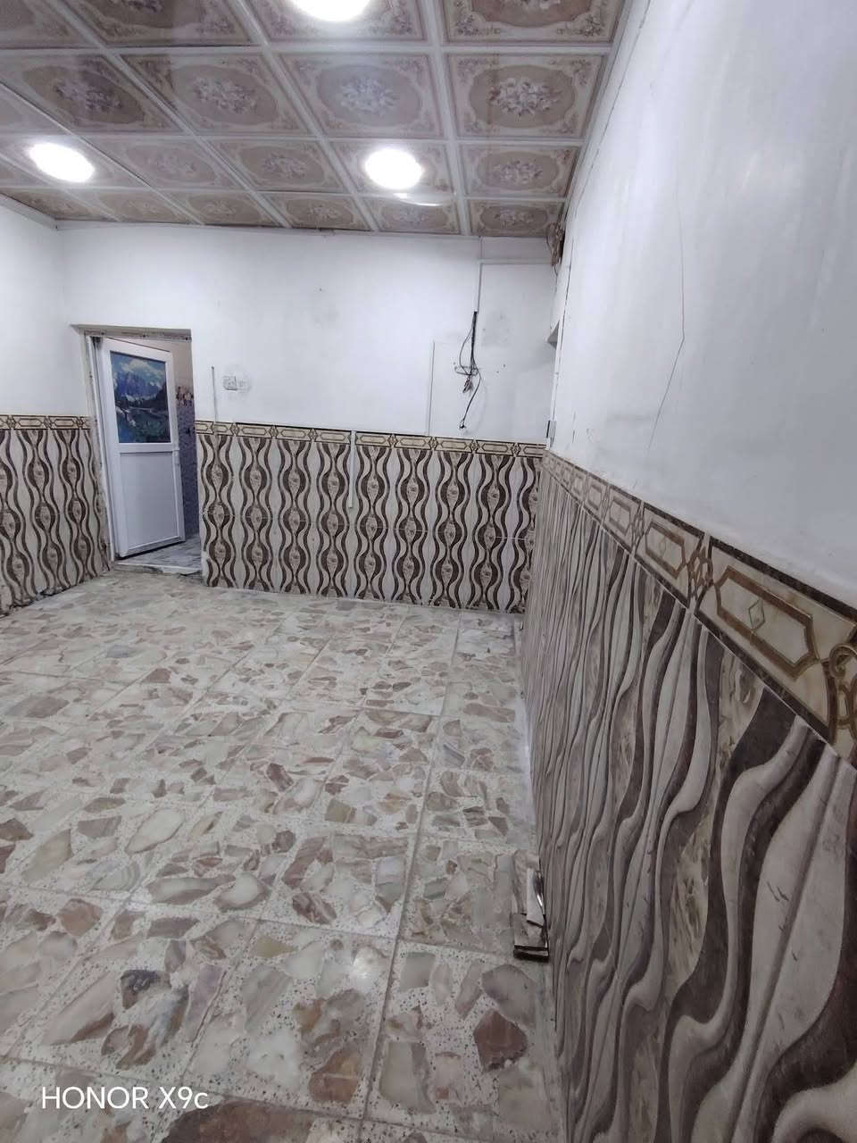 بيت للرهن على متنزه طابقين شيلمان نظيف 

الطابق الاول غرفتين وصاله ومطبخ واستقبال 

وصحيات داخليه وخارجيه ومكشوفات 

الطابق الثاني غرفتين وصاله العنوان حي ميسان قطاع 73

 قريب على مجسرات الزهراء منطقة كلش هادئة

مدة الرهن سنة فقط للاستفسار ***********
