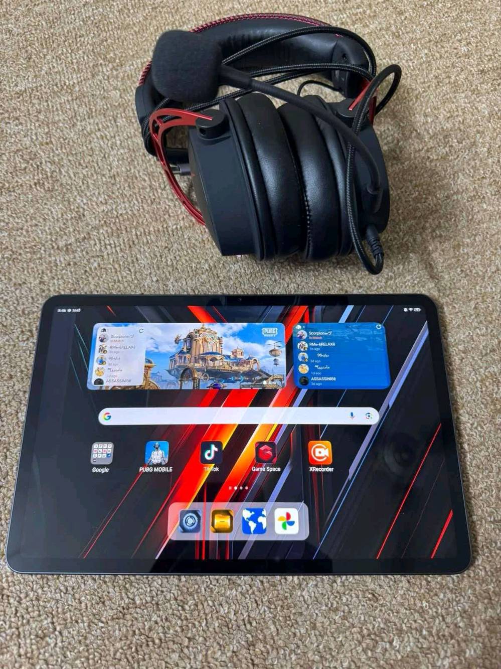 تابلت ريد ماجك نوفا ذاكرة 256 اخو الجديد غني عن التعريف يشغل ببجي 120 فريم ويدعم باقي الالعاب 144 فريم سلاسة وتصفح فول وحش الالعاب 
ملحقات كارتون
شاحن
فريز او مبرد