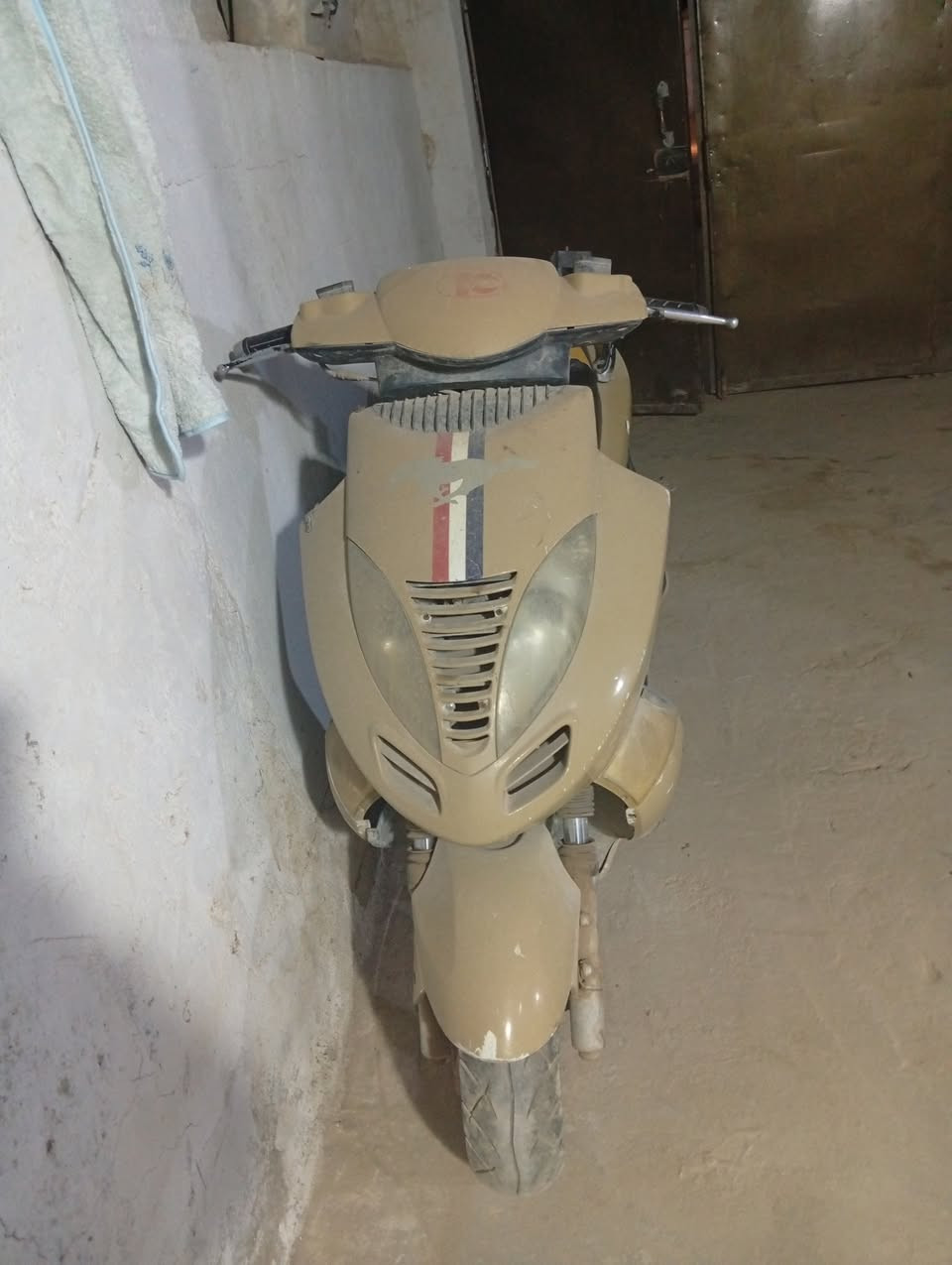 السلام عليكم دراجة كامكو للبيع عطلانة ابيع كوم حديد كفراتهة نضيفت السعر 125الشراي يجي خاص او يتصل***********
