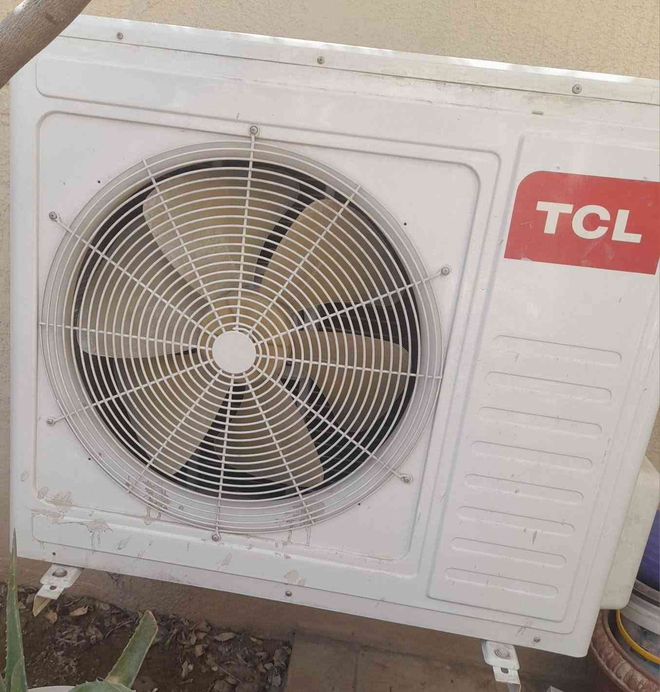 للبيع سبلت TCL  عامودي بحالة ممتازة، شغال و نظيف ما بي اي عيب حار وبارد
 ٣ طن
 سنكر فيز 
السعر ٦٠٠ ستمائة الف دينار
***********
