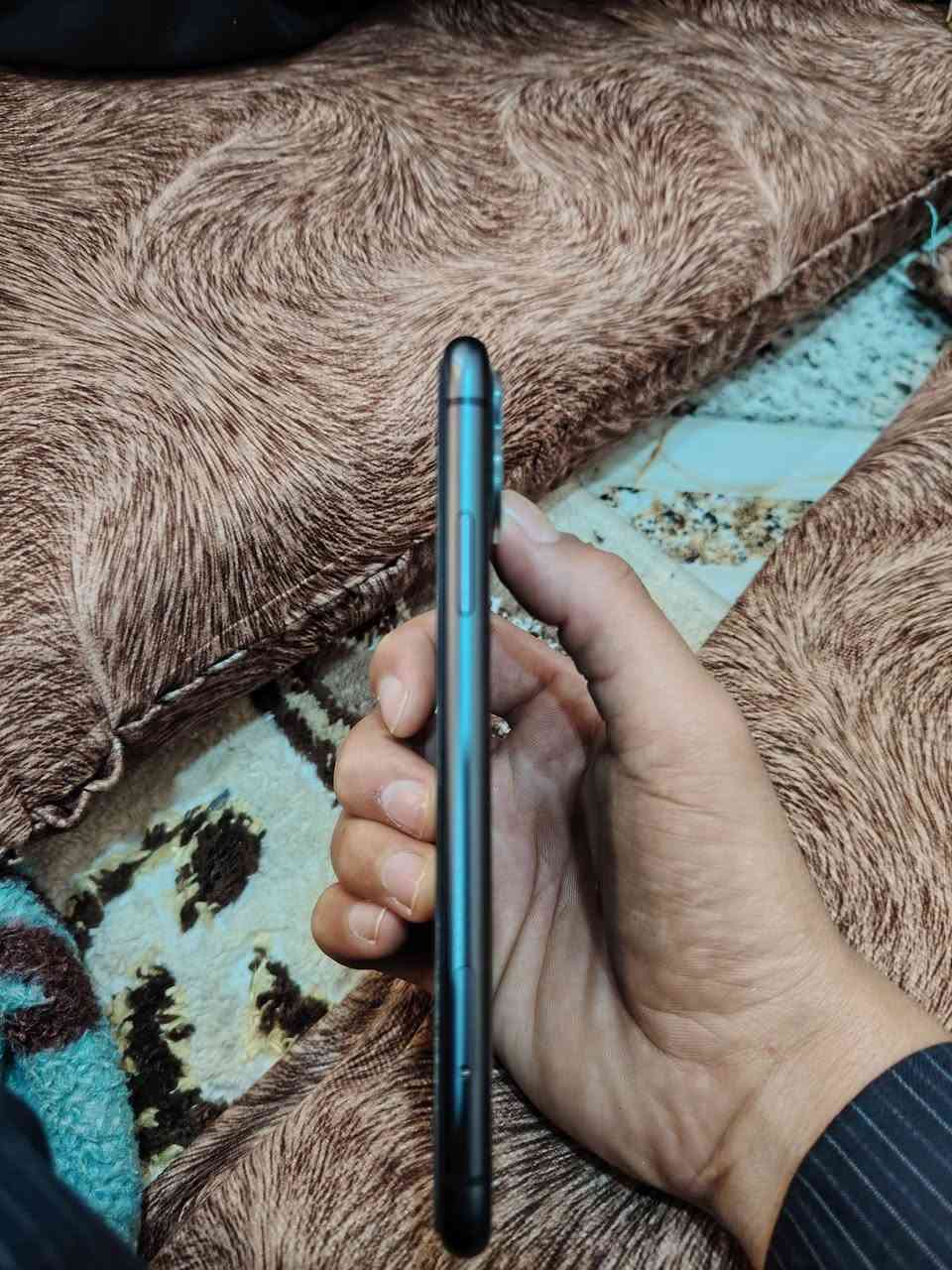 سلام عليكم جهاز 11 وضع بلادي ذاكره 128 بطاريه 80مال جناي حلوو سعر 300وبي مجال ***********
