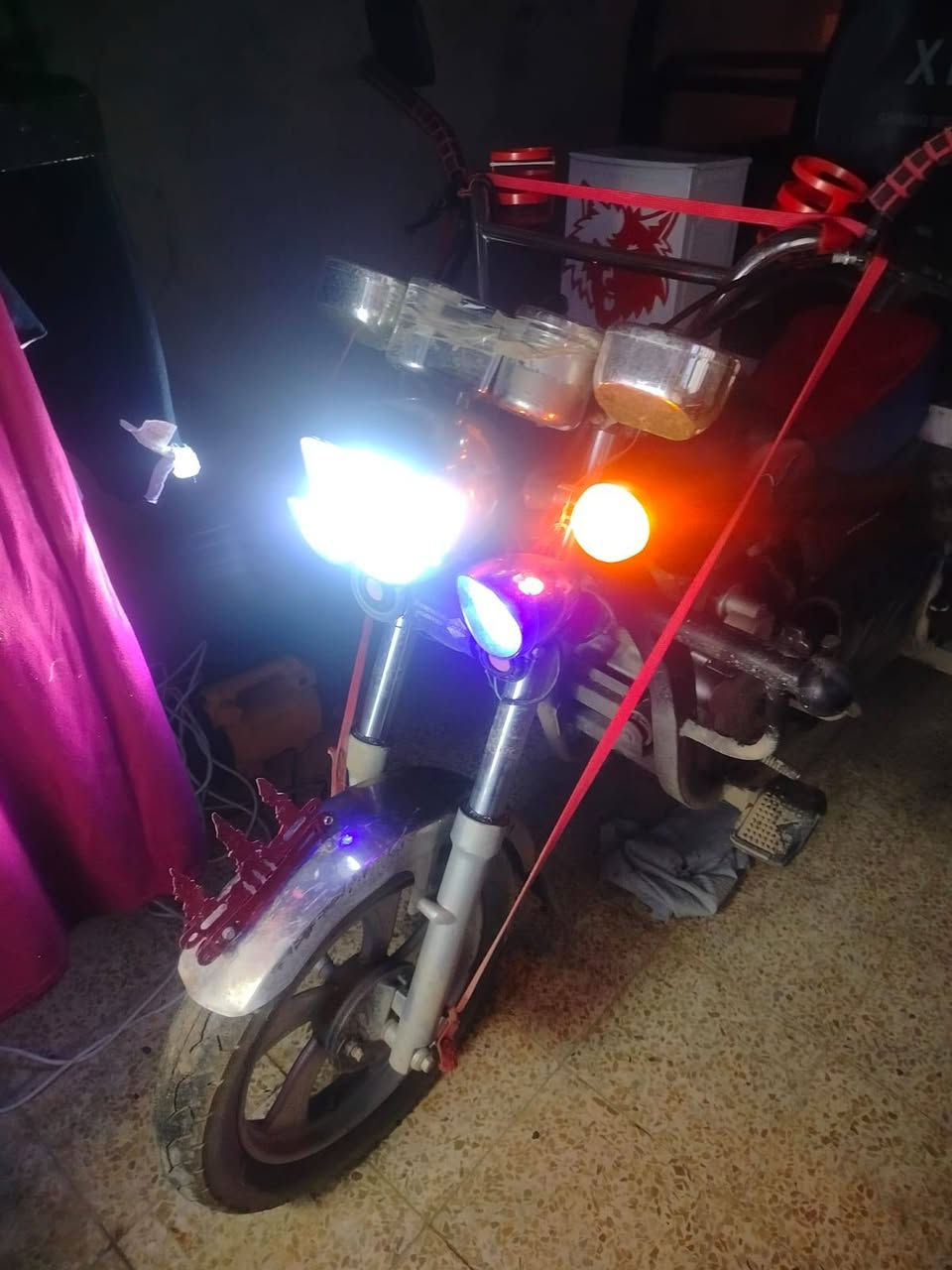 سلام عليكم اخوان ستوته للبيع موديل 21محرك 21كلو شرط مكينه ركبه شاصي كلو شرط قطره لحيم ماكو باب اول جامباوا منفيس كامل كلو شرط من التايه للتايه بودي قلاب وايرمنيه شغاله بدون محجل وقمريه مابيها هيه اصلن سعر 10ورقات ونص وبيها مجال
رقم ***********بي واتساب 
رقم ‏‪***********‬‏ اتصل خاص مفتوح
