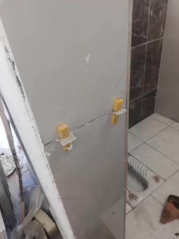 سلام عليكم خلفه سراميك متفرق حالين شغل درجه مكان عمال بصره رقم موبايل ***********
