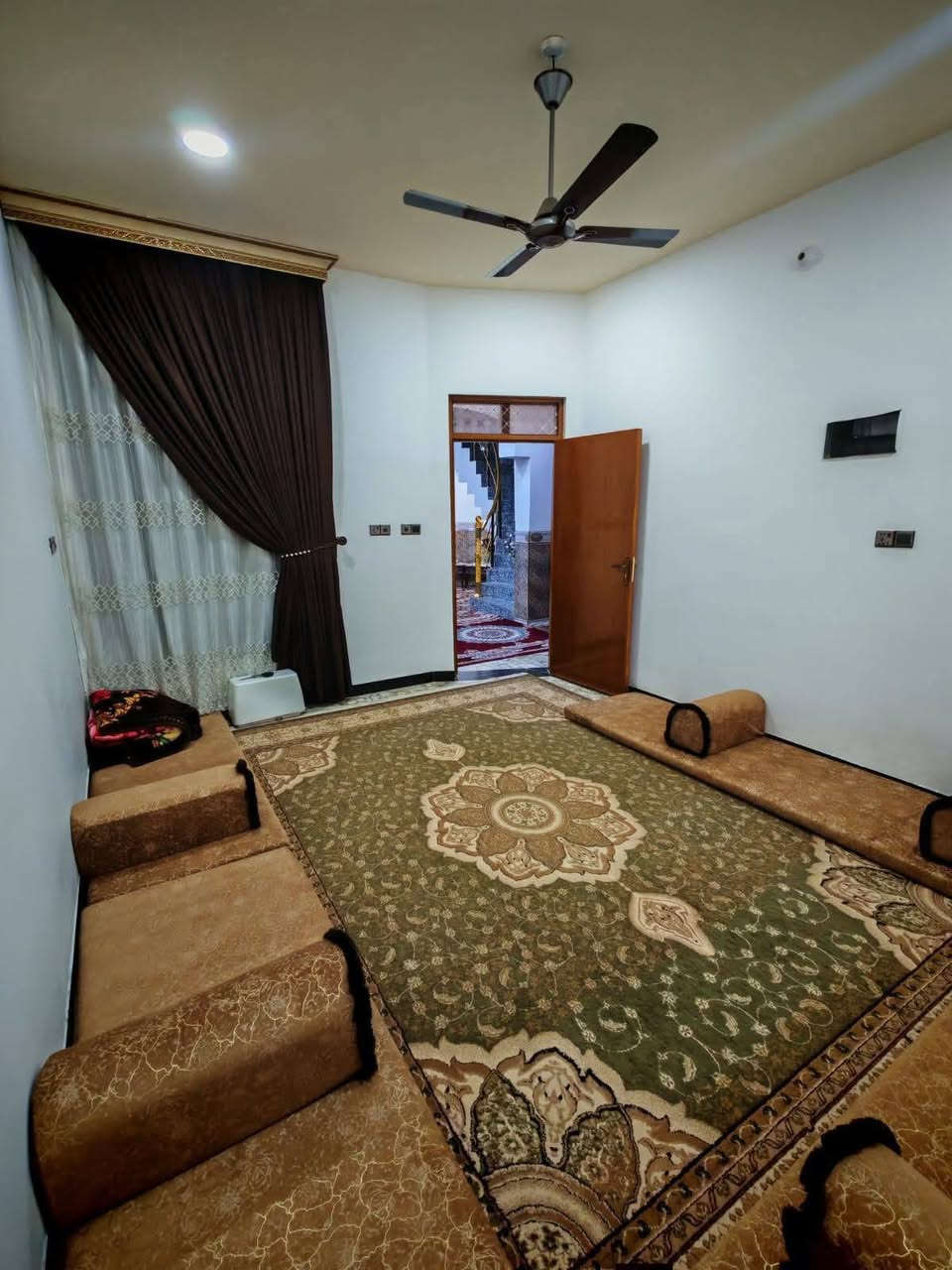 ‏🏡🏡🏡🏡 دار في الفلوجه للبيع 🏡🏡🏡🏡 
‏⬅️نوع الملك《طابو صرف》 
‏⬅️مكان العقار《خلف مطعم زرزور "المزيورد سابقاً"》
‏⬅️اسم الحي《الامين "منطقة ال 24 الف》
‏⬅️المساحه   《175م》
‏⬅️الواجهه    《8,50م》
‏⬅️النزال       《20م》
‏⬅️الشارع      《15م》
‏⬅️عدد الادوار《طابقين》 
‏↩المحتويات
‏{ اربع غرف نوم "اثنان في كل طابق" +مطبخ حار وبارد+صالتين+واستقبال+ومناور عدد اثنان   } 
‏⬅️السعر        《200مليون》قابل للتفاوض 

‏للاستفسار الاتصال على
‏☎️***********(واتساب - تليجرام)
‏☎️***********
‏☎️*********** 
‏
‏او زورا موقعنا الكائن في 
‏الفلوجه - شارع ٦٠ ـ مجمع عقارات الفلوجه ـ مجاور ملعب الصمود
