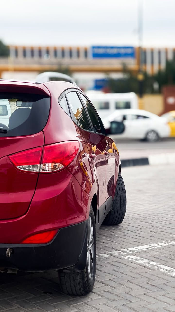 للبيع | Hyundai Tucson خليجي ✨
إذا تدور على سيارة تجمع بين الشكل الرياضي، الفخامة، والاستعمال المرتب… فهاي هي 👌🔥

❤️🖤 لونين جذابين (أحمر + أسود)
🌤️ سقف بانوراما يضيف فخامة وإطلالة تخبل
📸 كامرة خلفية لراحة أكثر أثناء السياقة والبارك
✨ سيارة نظيفة جدًا واستعمال مرتب
🚗 ناعمة بالطريق وجاهزة للفحص بأي وقت

سيارة تلفت النظر من أول نظرة 😍
واللي يعرف بالتوسان يعرف شكد عملية واعتمادية 👌

***********
