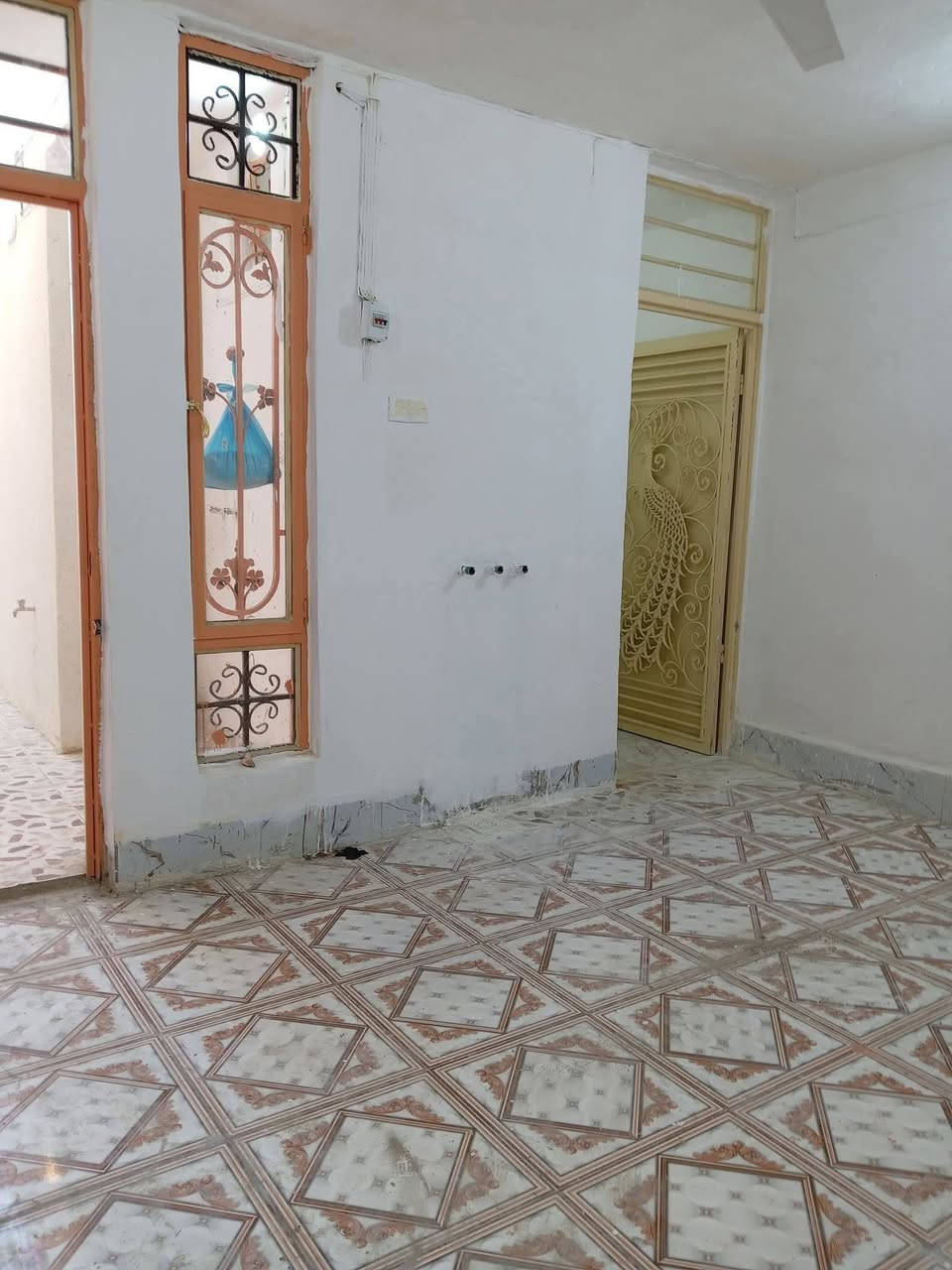 مشتمل للبيع 100 متر البناء طابق ونصف  يقع في منطقة حي الحوراء خلف شارع الشيرازي بالقرب من مدرسة عمود الدين. خدمات المنطقة كامل

يباع نقدآ او على المبادره

للأستفسار ***********
