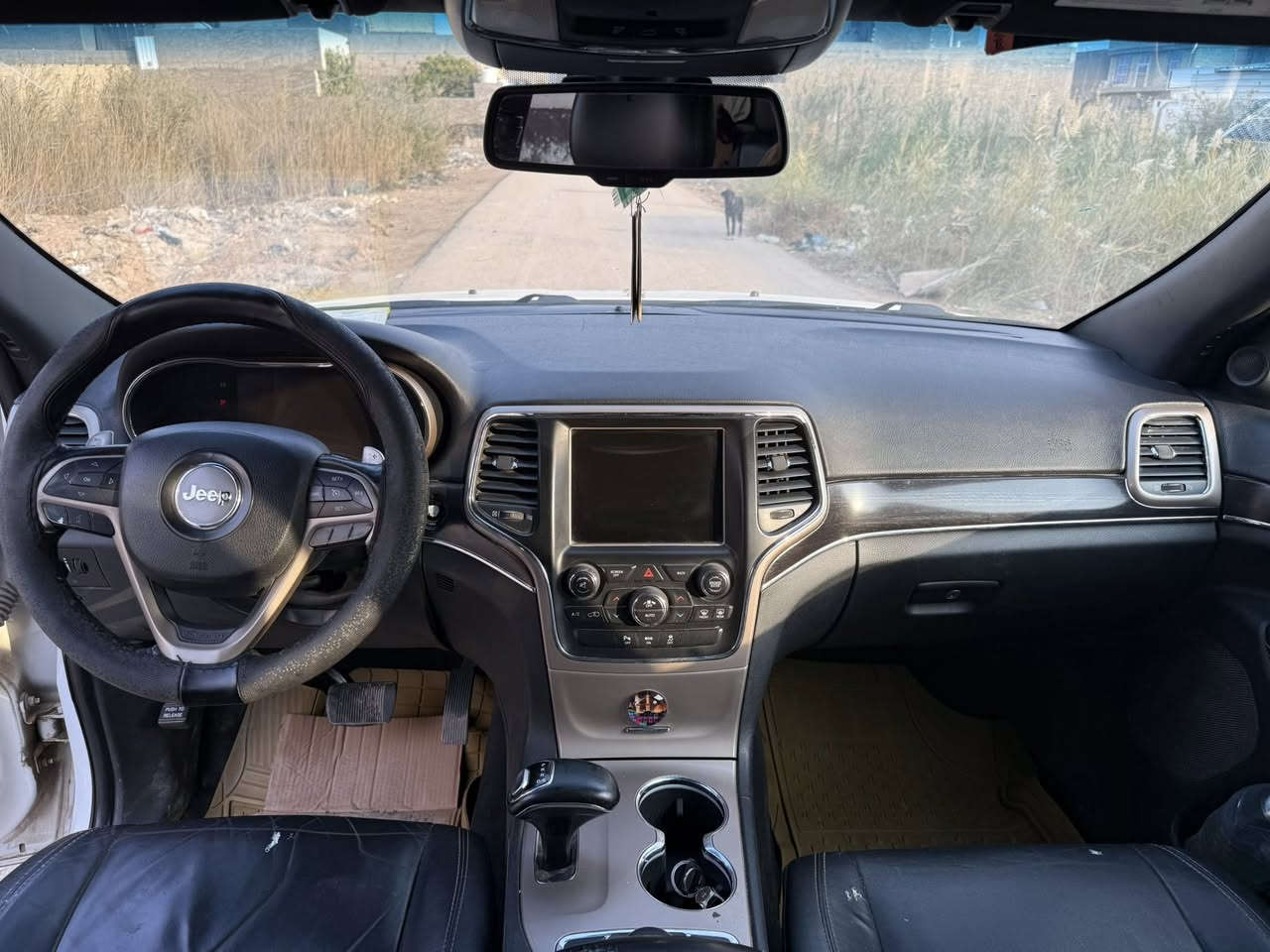 السلام عليكم جيب لاريدو 2015 وارد امريكي حادث جاملغ وبنيد وموجود صور السونار بجم محدث 22فول بدون فتحه السياره نضيفه السعر 220$ وبيها مجال العنوان بابل مسيب مكلف ب النشر رقم صاحب السياره (‭0771 615 0487‬)
