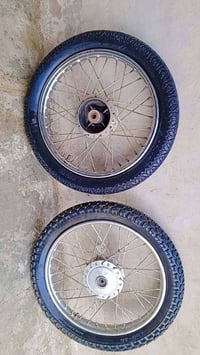 زوج.تايرات اصليات  خلفي وامامي  اربعه كير للبيع  مكلف بالنشر هاذه رقم....