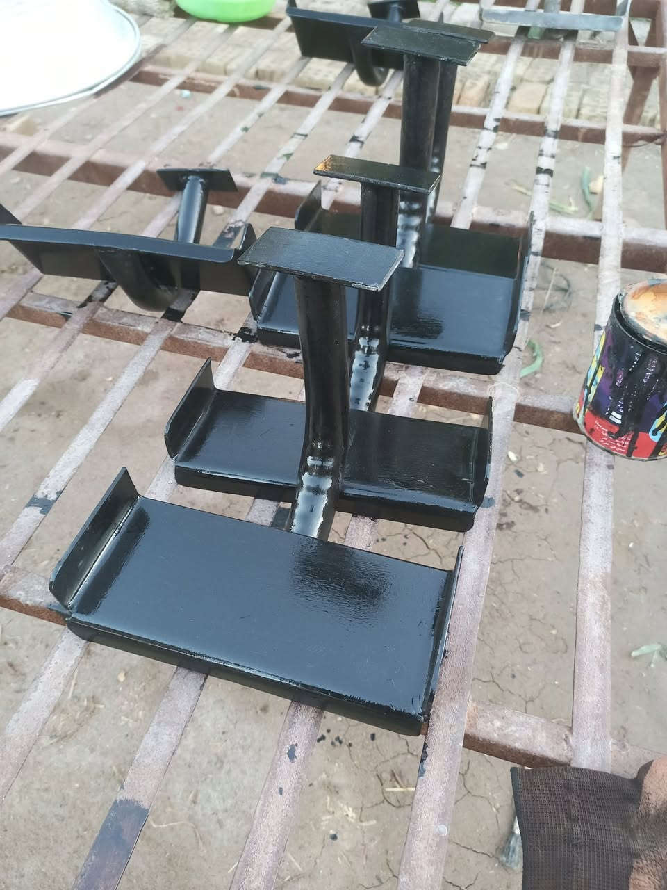 يتوفر لدينا 
محجرات ورباطات قماره 
ودواسات لحمايه الجاملغات من الفطر
 وحمايه الصالنصه من الاهتزاز
يوجد توصيل لجميع محافاظات العراق 
للتواصل والاستفسار الاتصال 
***********
