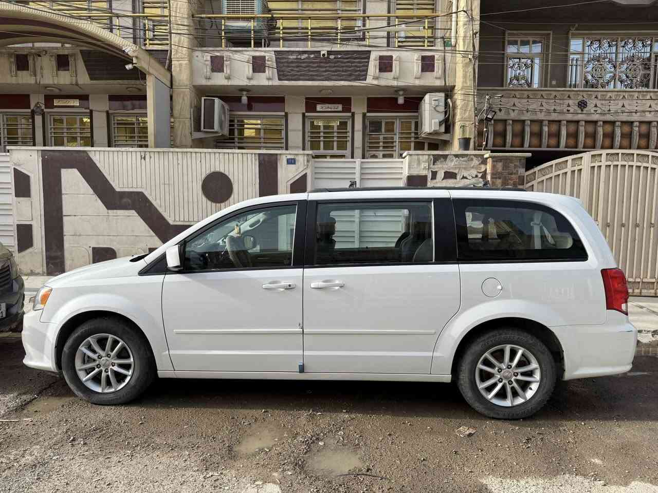 سلام عليكم
دوج كرفان SXT 2016 ابيضّ
وارد أمريكي محرك 6 سلندر 7 راكب
باب كهربائي صندوق كهربائي كراسي كهربائية 
كأمره خلفيه تحكمات ستيرن مثبت سرعه 
مكينه و كير مكفولات غير مفتوحه 
كهربائيات بلاديه
دواخل نظيفة ما متعوبه ابد 
اطارات جديده باتري جديد
صدر امامي خلفي جديد 
حادث امريكا چاملغ ودعامية بدون شواصي وبدون لغد
مبدلات نفس اللون بقطع اصليه مال كصه
وما بيها اي حادث ثاني مكفوله 
ماشيه 34,000 ميل و قابل للزياده 
استعمال شخصي فقط 
صور حادث امريكا مرفقه
أنا المالك الأول للسياره بل عراق و ب اسمي السياره 
سعر 185 ورقة وبيها مجال 
***********
