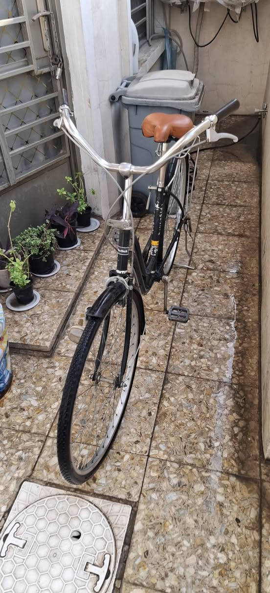 بايسكل بناتي Switch للبيع 
حجم 26
لون اسود⚫️
ويلات و تيرات جديد 
السعر: ٦٠ الف
للاستفسار: ***********
