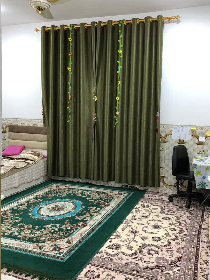 سلام عليكم بيت للبيع مساح البيت كلي 340ملك سند 25ملك طابو لاعظميه بيت حلوه مرتب  ونظيف جديد صاله خطار 7في اربعه مطبخ 5في خمسه حمام 3في 3مساحه حولي 7في اربعه غرفه نوم خمسه فوك بيتونه تصلح غرفه بيتونه سطح شتايكر خارج ملبوخ لبخ بس ارظيه واجهيه مطبكه داخل فدشي حلوه مرتبه حسب نظره موقع بيت كمير قرب مركز شرطه الفحامه نزله مقابيل مركز سعر بيت للبيع 200بيه مجال شراي هاتف تواصل صاحب بيت ***********
