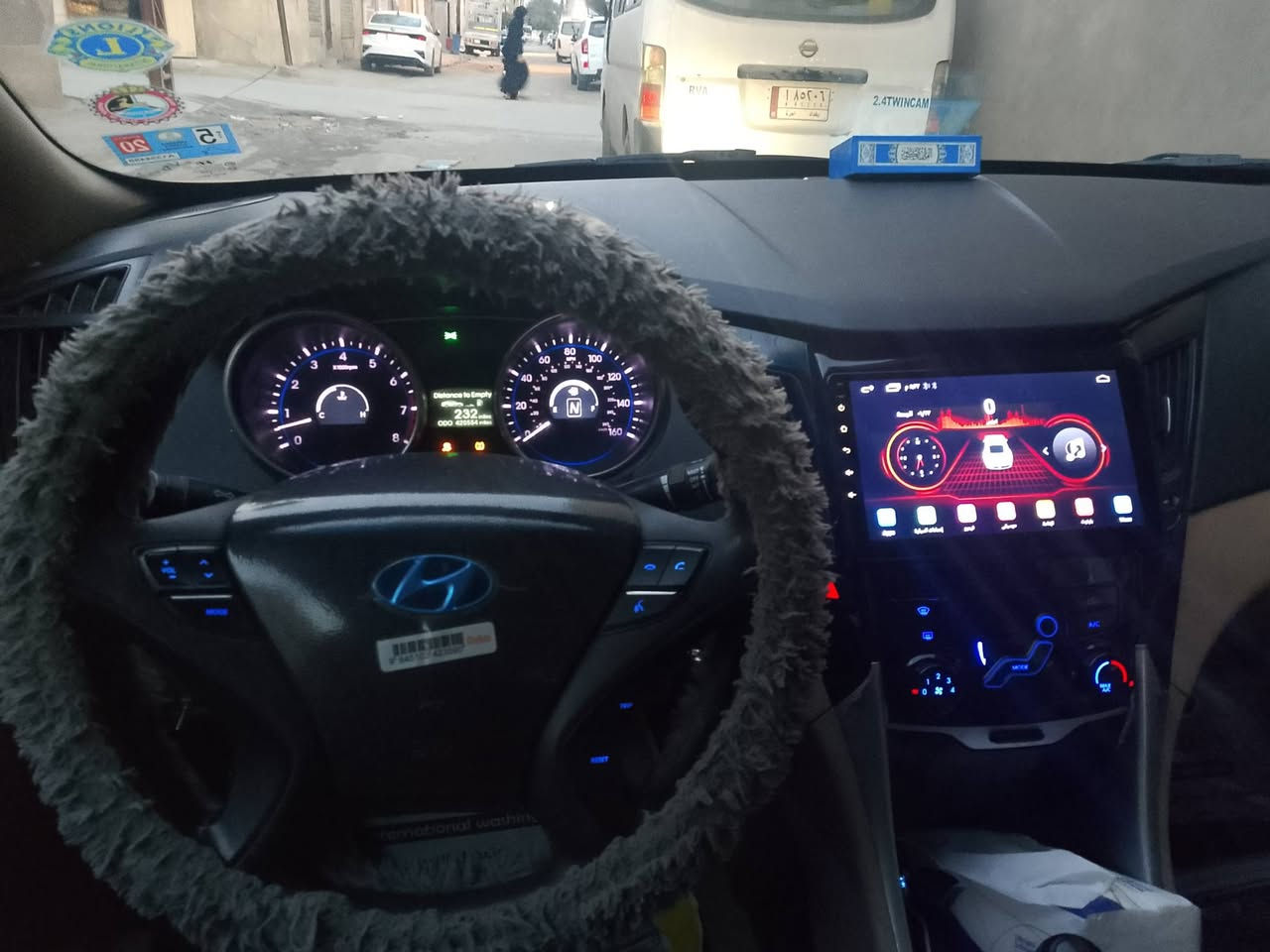 السلام عليكم..سيارة سوناتا للبيع امريكي .حادث چاملوخ امامي جهة السايق  محرك  2400GDI موديل  2011  والسنوية بأسمي  .ومصفره هيأة .كير ومحرك مكفولات .وتدفئة وتبريد شغالات .مكاني بغداد المشتل / للاتصال *********** (متواجد بعد الساعة الرابعه عصرا)
