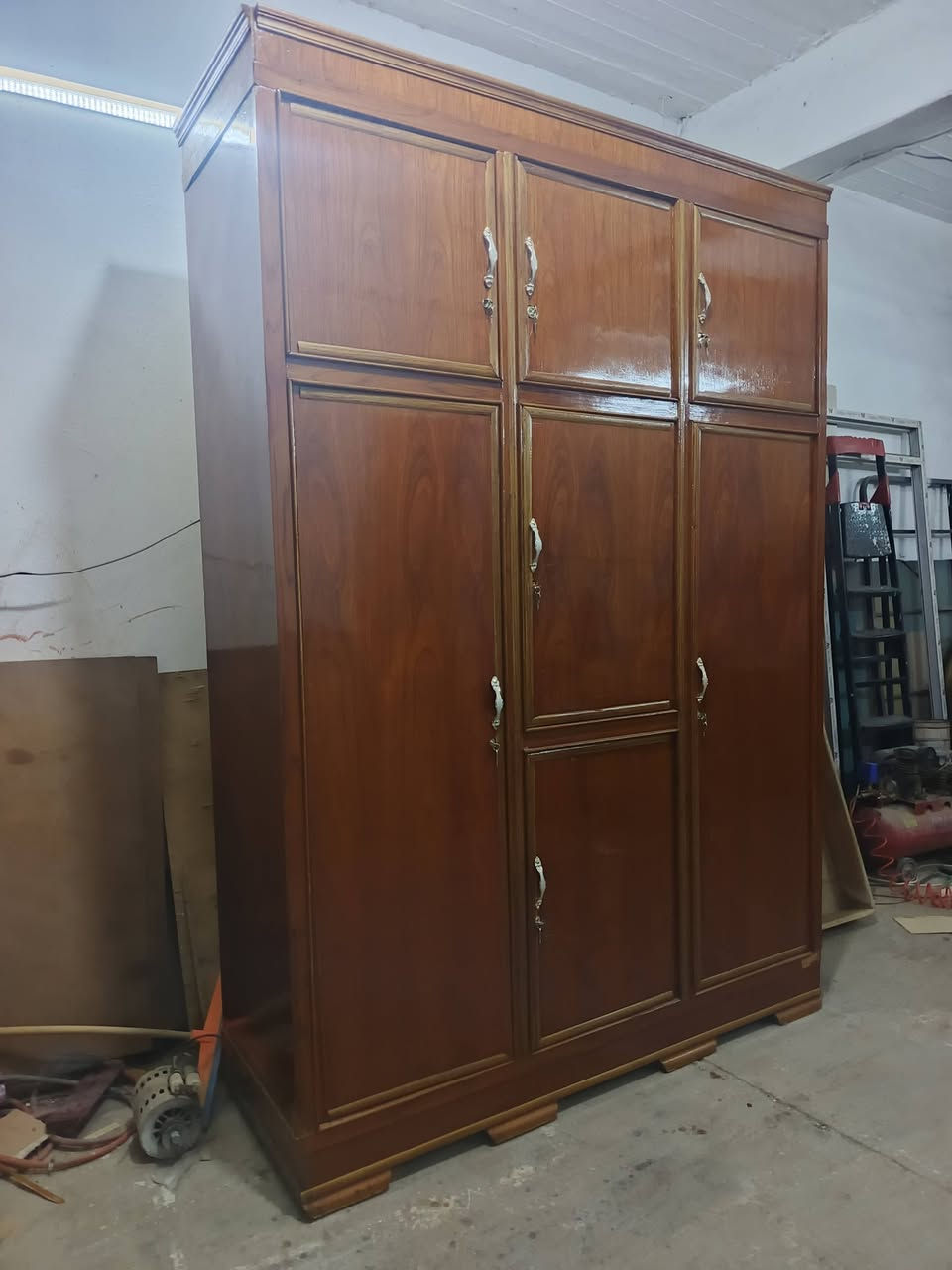 كنتور 3ابواب مستعمل طابقين صاج حطاطه الرمادي الصوفيه قرب مطعم قصر الابيض السعر 300بي مجال واتساب ***********
