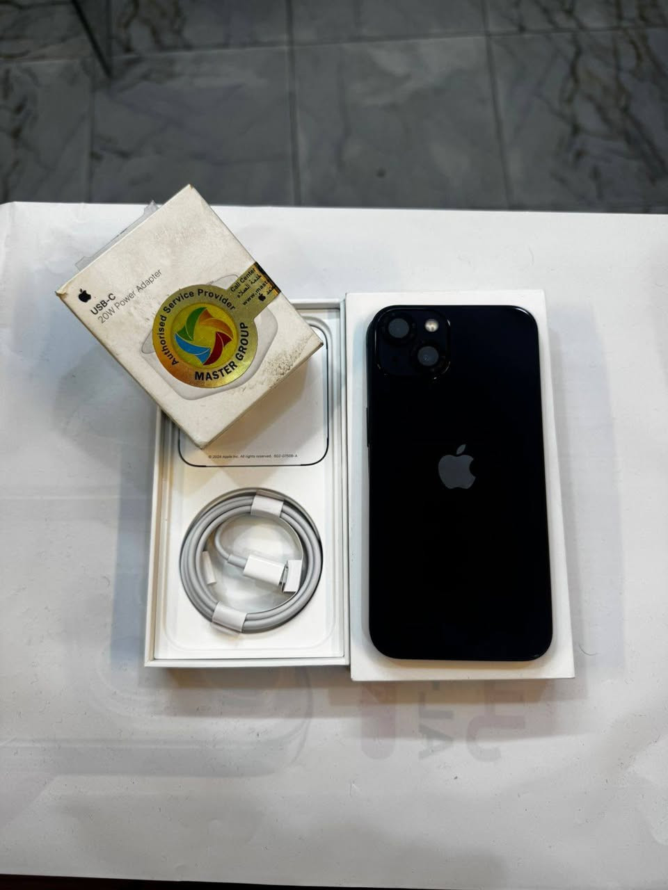 ايفون 13 كامرتين 128 ذاكرة
بطارية 100‎%‎
نضافة 100‎%‎
كامل ملحقات الاصلية شرق اوسط 
شركة ماستر
السعر مناسب 
***********
العنوان القطاع شارع السوك مجاور عوينات الكرار 
مركز الشمس
