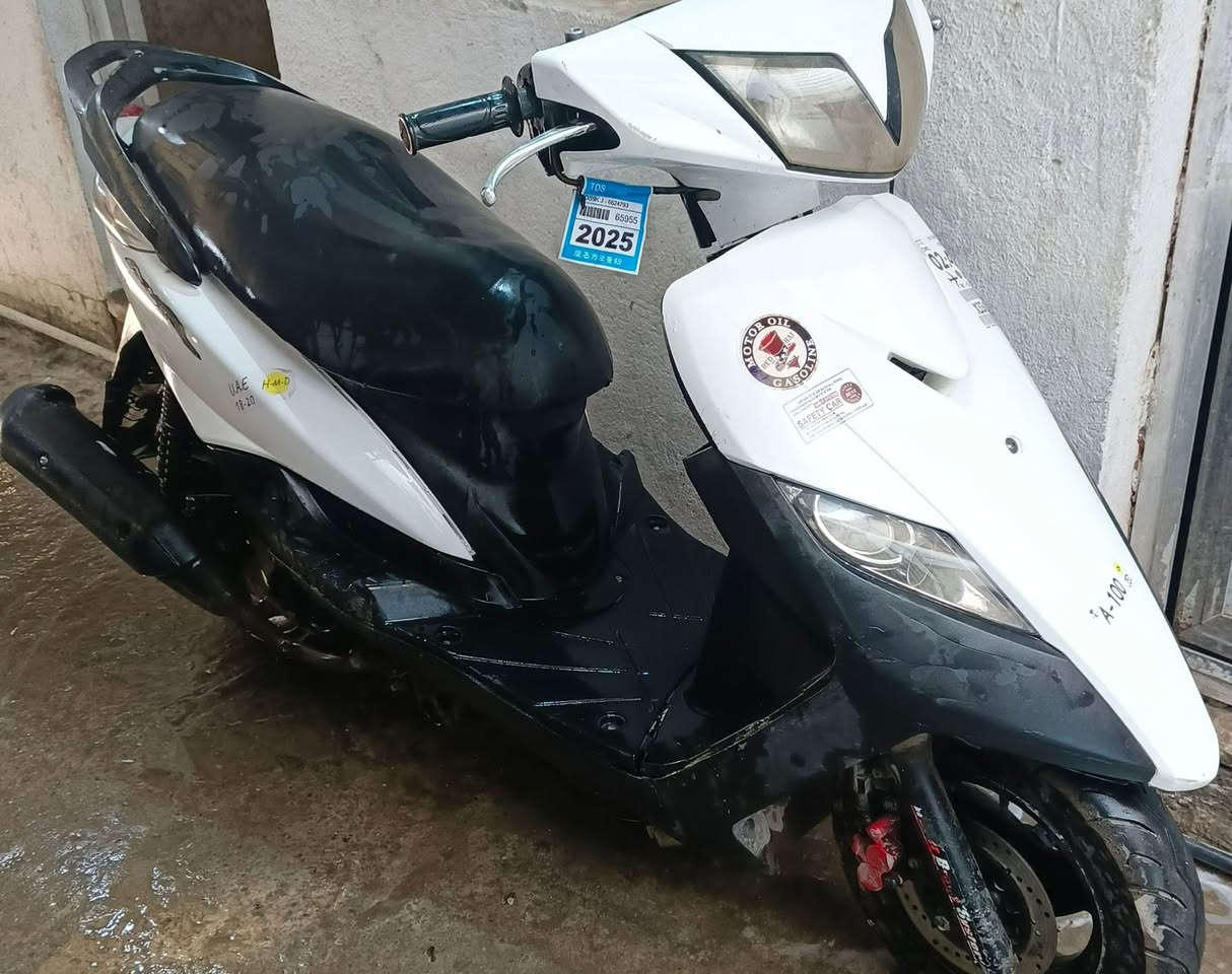 سلام عليكم دراجه ثعلب بلاد حلوه وبيه أوراق وبيه تخم كلجات كهرباىيات شغاله دبل تشاره دراجه كابريتر سعر 360 قفل تواصل واتساب فقط ***********
