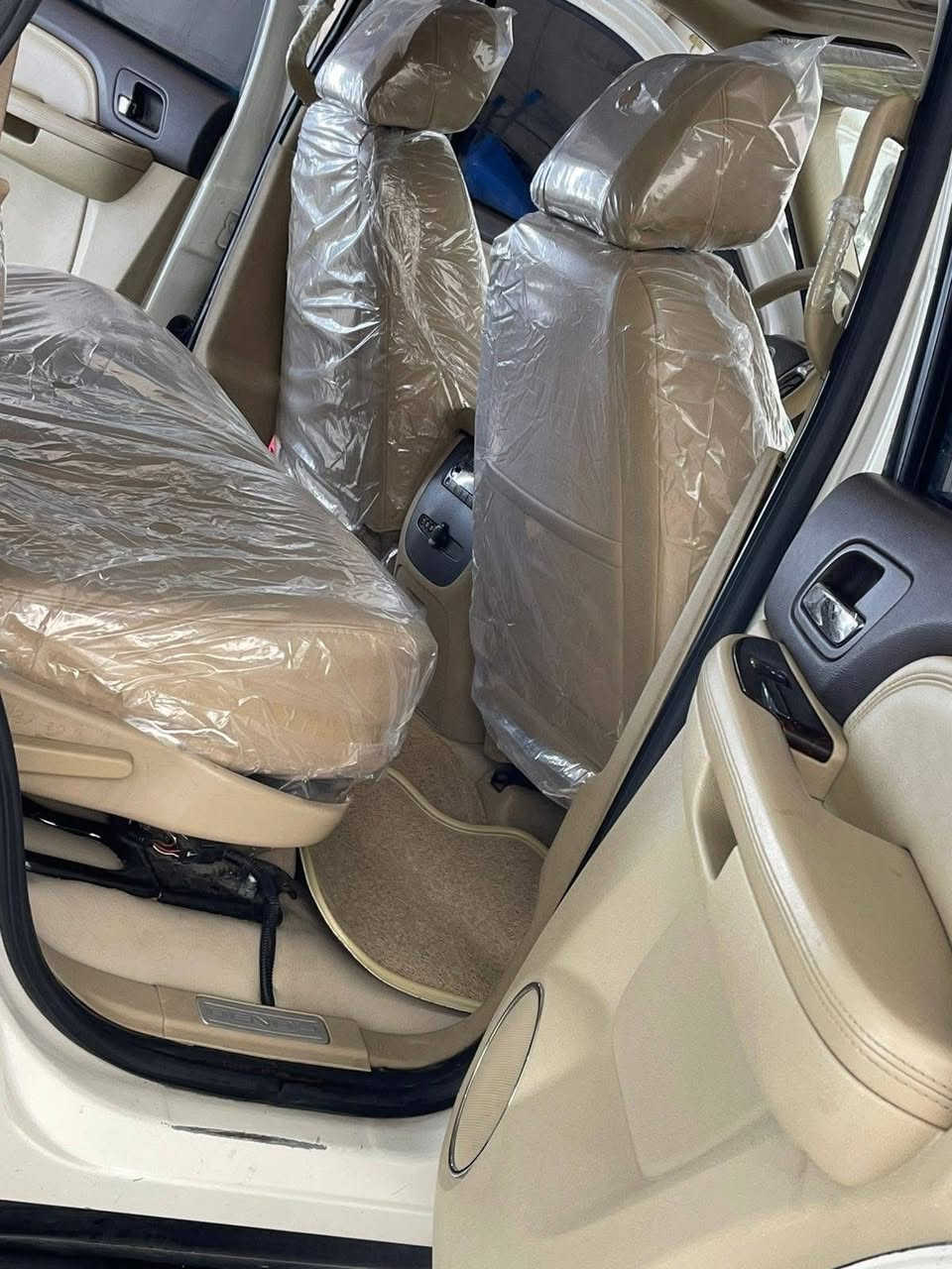 يوكن رقم بغداد 2014دنلي فول مواصفات منفصل ملكي رقم انكليزي بسمي بيها مكانات صبغ ابيع حزام مكفولة من اي شيء من الداخل السعر 23000دولار
يعني شدتين وتلاثين ورقة او مراوس بتاهو 2015
رقم اتصال واتساب ((***********))
