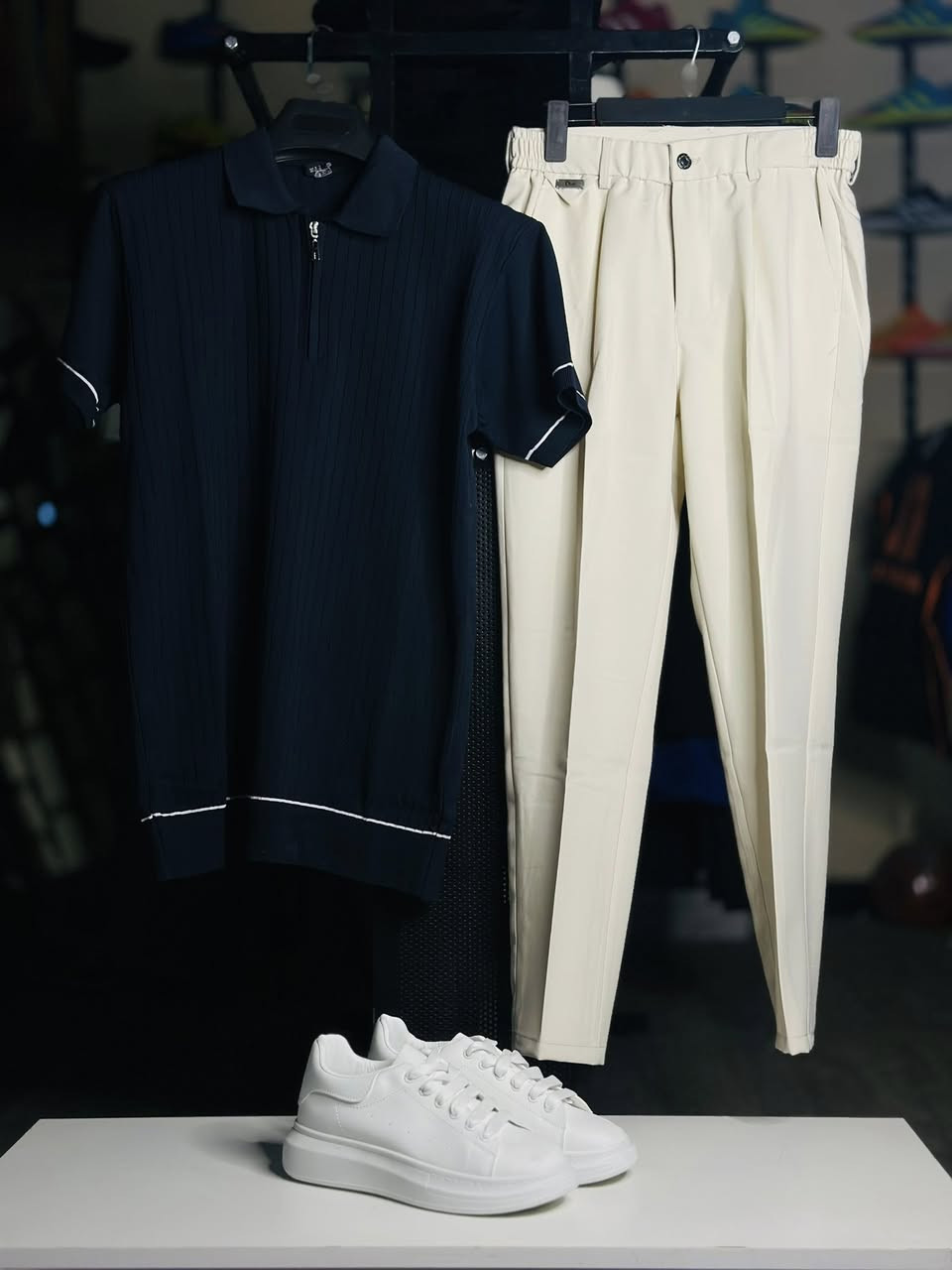 مهدي سبورت ✅
جمـالك يستحـق الأفضـل✨
اختـار إطـلالتك الممـيزة معنـا👍🏻
للحجز ارسل رسالة✉️
مراسلة واتساب ✉️
*********** 📞
سبع البور شارع بلقيس 📍
