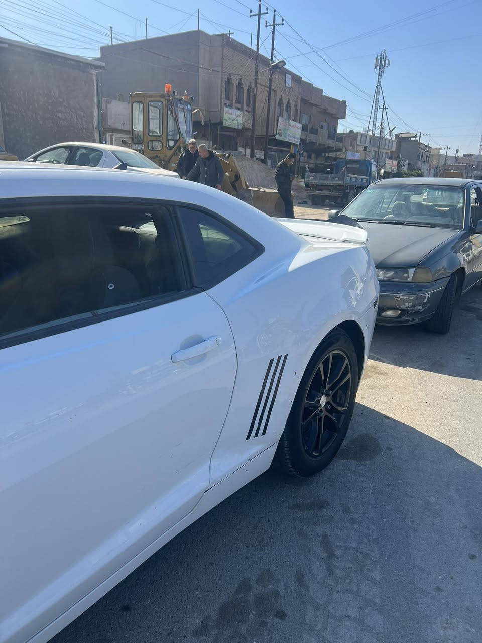 6سلندر محرك
3600
سونارها موجود 
بلكات نوزلات جديده ادامه فول بيها 
كير ومحرك خير من الله تبريد ثلج 

شلعه تشك كاع 
اكزوز كورسه ريمونت 

***********
السعر 108وبيها مجال بسيط
