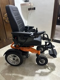 كرسي كهربائي جديد وغير مستخدم  ماركة ENJOY  CARE مقعد مبطن مع مسند ظهر...