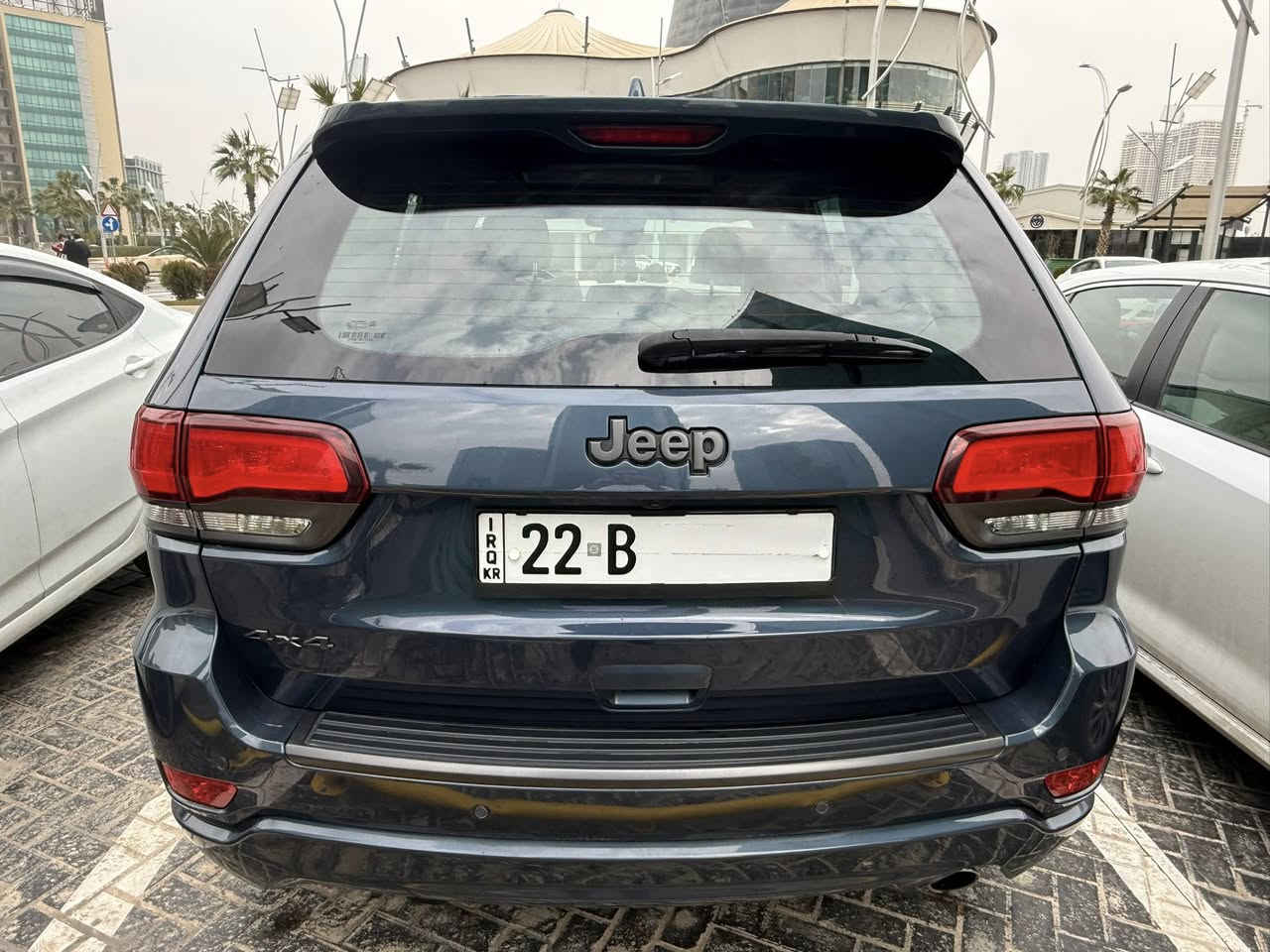 جيب كراند شيروكي اعلى من لمتد موديل ٢٠٢١ لون ازرق ماشية ٦٥٢٠٠ ميل رقم اربيل وكالة هارلم
مكفولة بدون حادث او صبغ مغلفة PPF
المواصفات
محرك ٣.٦ لتر
كاميرا خلفية
سقف بانورامي
باب خلفي كهربائي
نزول منحدرات
حساسات امامي خلفي و جانبي
خاصية الاصطفاف الذاتي
كراسي جلد تدفئة و تبريد (الامامي) و تدفئة ( خلفي)
خزن وضع المقاعد
تدفئة المقود (الستيرنج ويل)
خاصية النقطة العمياء
دخول ابواب ذكي
تحكم درجة الحرارة اوتوماتيكي
خاصية التوقف الذاتي عند الطوارئ
خاصية التشغيل عن بعد
ابل كار بلاي و اندرويد اوتو
وضعيات قيادة مختلفة (رياضي، عادي،مريح)
وضعيات للقيادة خاصة لمختلف الطرق  (صخور، ثلج، طين، رمل و اتوماتيك)
نظام الثبات الكهربائي 
نظام التنبيه النشط من التصادم الامامي
نظام مانع قفل الكوابح (ABS)
خاصية الحفاظ على المسار 
مثبت سرعة تفاعلي
مرايا جانبية قابل للطوي كهربائيا مزودة بمسخن (هيتر) لمنع الضباب
اضواء ضباب امامي و خلفي
وسائد هوائية عدد ٨
ويل قياس ٢٠
شاشة قياس ٨.٤ انش
تبريد امامي و خلفي
مخارج شحن مختلفة
تعديل وضع المقود كهربائيا
بخاخات لغسل المصابيح الامامية
للتواصل ***********
