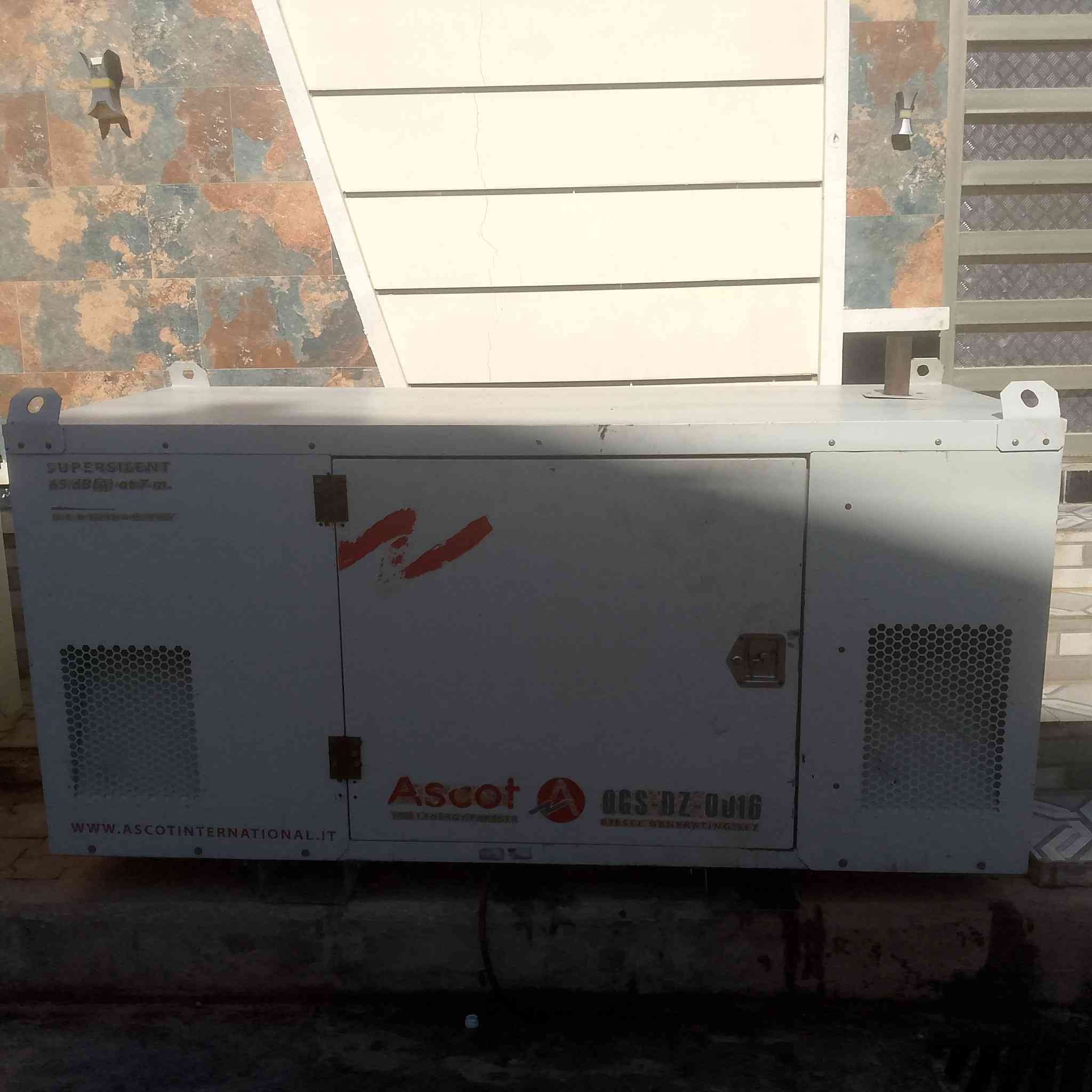 مولد دويز اسكوت كاتم 15كيفي
سعر 20ورقة . ه.***********
