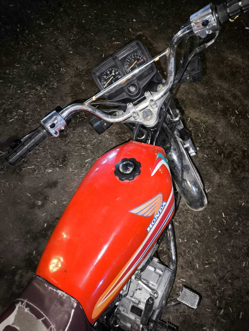 سلام عليكم 
ايراني 4كير دراجه كامله  معدلها شلعتها حلوات نكره هندر واحد باي وقت نقصها باتري وجبنه فقط كهربائيات كامله بس تحط باتري كلهن يتشغلن ضفيره جديده مبدلها بيها منفيس سعرها 350وبيها مجال رقم  

*********** اتصال 

***********واتساب
