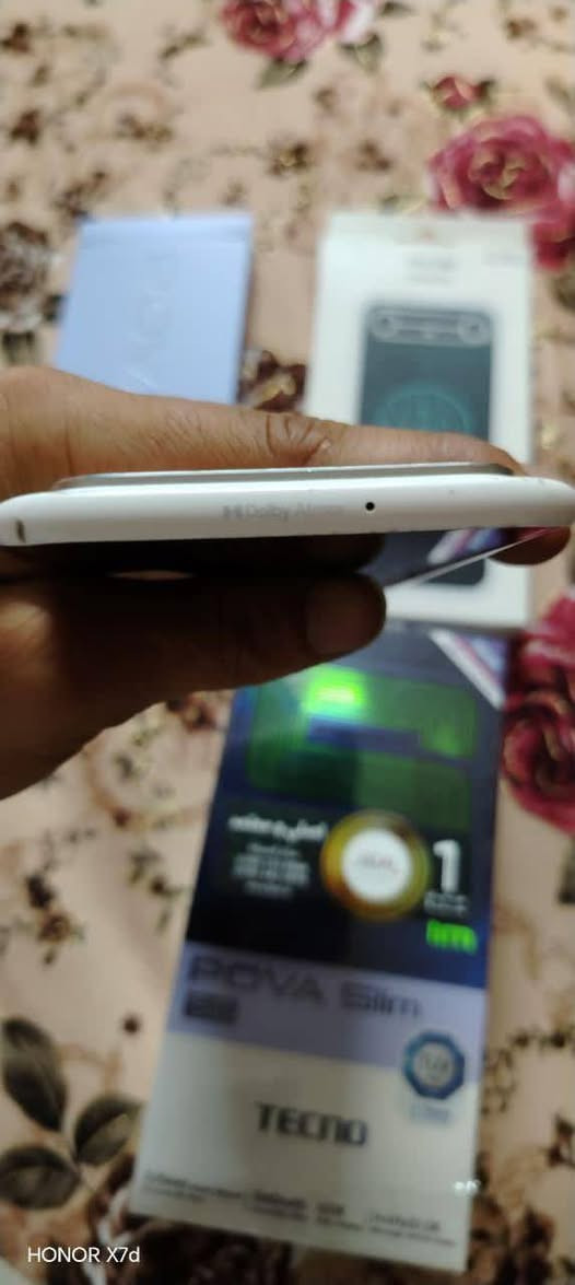 تكنو بوفا سلم 5G
ذاكرة 256 / جهاز وكع مني فطرة الشاشة 

شغال كلشي مابي صالي سبوعين من اشتريتة 

ملحقاتة كاملة مع ضمان شركة 

سعر 250 وبي مجال مكاني بغداد / ***********
