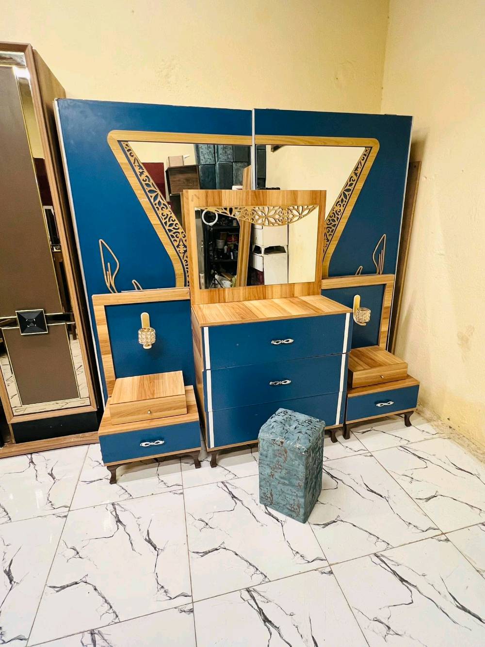 غرفة نوم مستعملة🇹🇷

 نضافة80 ٪💯

عدد القطع / 5

نضام / أسلايت 💢 400🔒

شد ونقل داخل بغداد مجاني🚛

يوجود توصيل محافضات

هدية 🎁 طابورية إضافية 