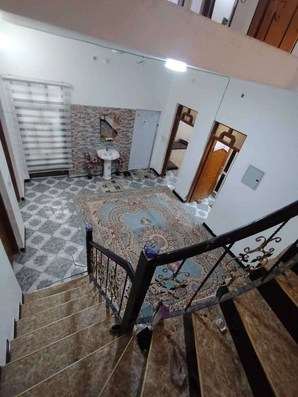 للبيع مساحه 200
طابو صرف السعر 125وبي مجال 

يحتوي عله 6غرف 

ومناور 2

ومطبخ 

الشارع المقابيله 12

***********للستفسار اتصل على الرقم
