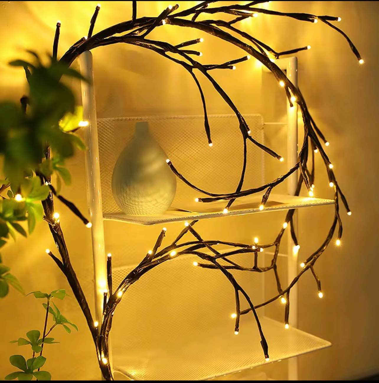✨ أضف لمسة سحرية لديكور منزلك مع إضاءة الأغصان LED الدافئة!
تصميم مبتكر على شكل فروع شجر يمنح المكان أجواء هادئة وفاخرة، مثالية لتزيين الغرف، الطاولات، الحفلات، المناسبات، أو زوايا التصوير.

🌿 المميزات:

* تصميم أنيق يشبه الأغصان الطبيعية
* إضاءة LED دافئة ومريحة للعين
* طول 230 سم لتغطية مساحة أكبر
* مرنة وسهلة التشكيل حسب رغبتك
* موفرة للطاقة وعمر استخدام طويل
* مناسبة للديكور المنزلي، الأعراس، والكافيهات

💡 اجعل أي زاوية تبدو أكثر جمالاً ودفئاً بإضاءة عصرية وجذابة
14,000فقط 🔥 بغداد, العراق


**إذا كنت صاحب هذا الإعلان وتريد حذفه لأي سبب، رجاءا أرسل رسالة إلى الدعم الفني**