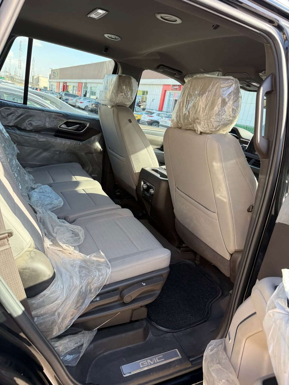 السلام عليكم 
جمسي slt
2024 
ماشيه ٢٠ 
مكفوله كفاله عامه 
مغلفه ppf 
حتى الجامه الاماميه  مغلفه 
مكانه بغداد الكراده شارع ٦٢ 
للاستفسار *********** بغداد, العراق
