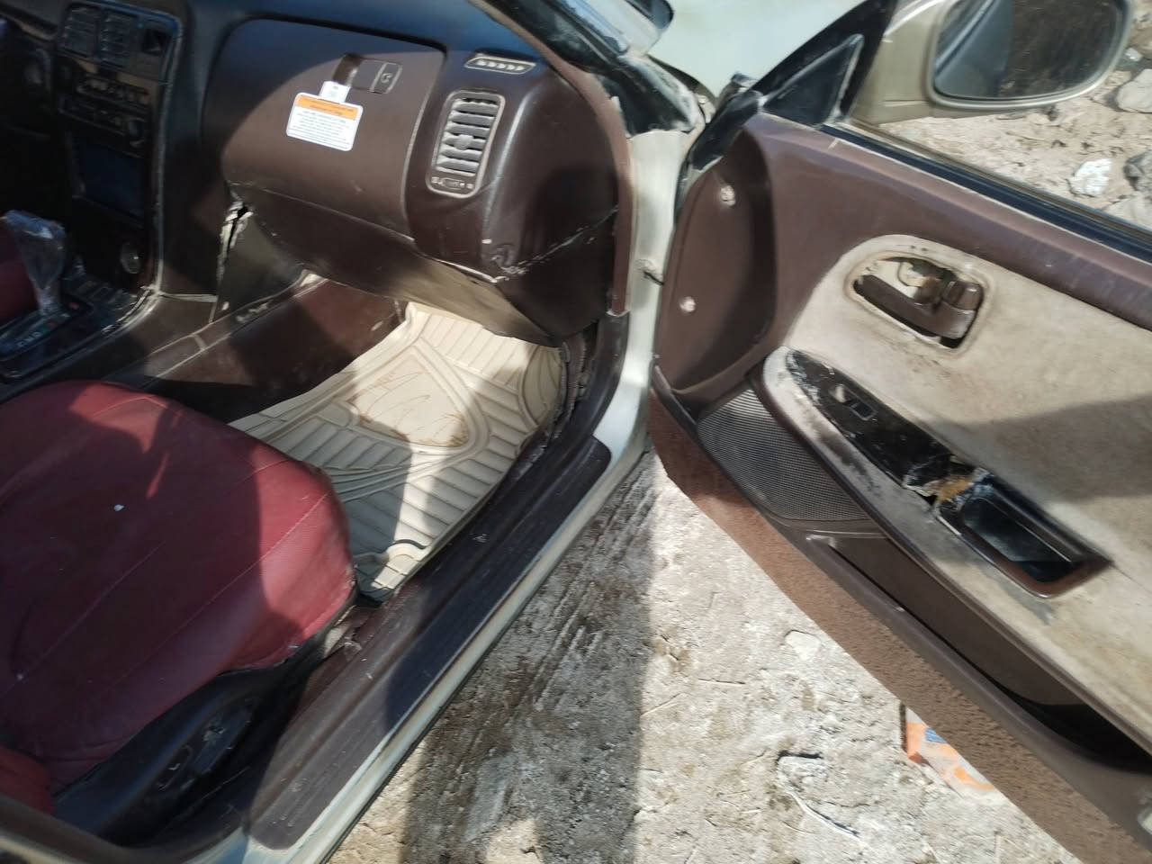 السلام عليكم سياره مارك ٩٣ نفخ مكينه وكير فيفيتي ام الكلاص توني شادهن كارتون رقم نكليزي هزه رقم دولي جديد مشروع وطني باسمنه تحويل ثاني يوم سنويه ل٣٠ علما بيه ضربه بالجاملغ لخلفي مكصوص كفره بس الجاملغ فقط والباقي كله كفاله من العيب شرعي نقل الجثه السعر ٤٨ وبيه مجال حك الجيه الاتصال *********** غير متواجد عل فيس
