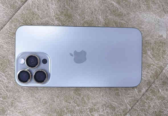 السلام عليكم تليفون ايفون للبيع 

15 pro max 
شرق اوسط AA/A
ذاكرة 256 كيكابايت
بطاريته 89٪
لون تيتانيوم 

ملحقاته كامله (الكارتون + كيبل الشحن الاصلي + راس الشاحن الاصلي / مع خمس حافظات + وصل الشراء)

نظافتة 100/100 شرط شخط مابيهه لان استخدم شخصي مالت الحجيه وكذلك شرط الفحص ايشي بيهه يرجع الجهاز 

ضمان شركة ماستر 
مشترينه من مركز العلي الوصل مالته ويا 

سعرة مليون 225 الف وبي مجال 
مكاني البصرة - الامن الداخلي 
رقمي ***********
