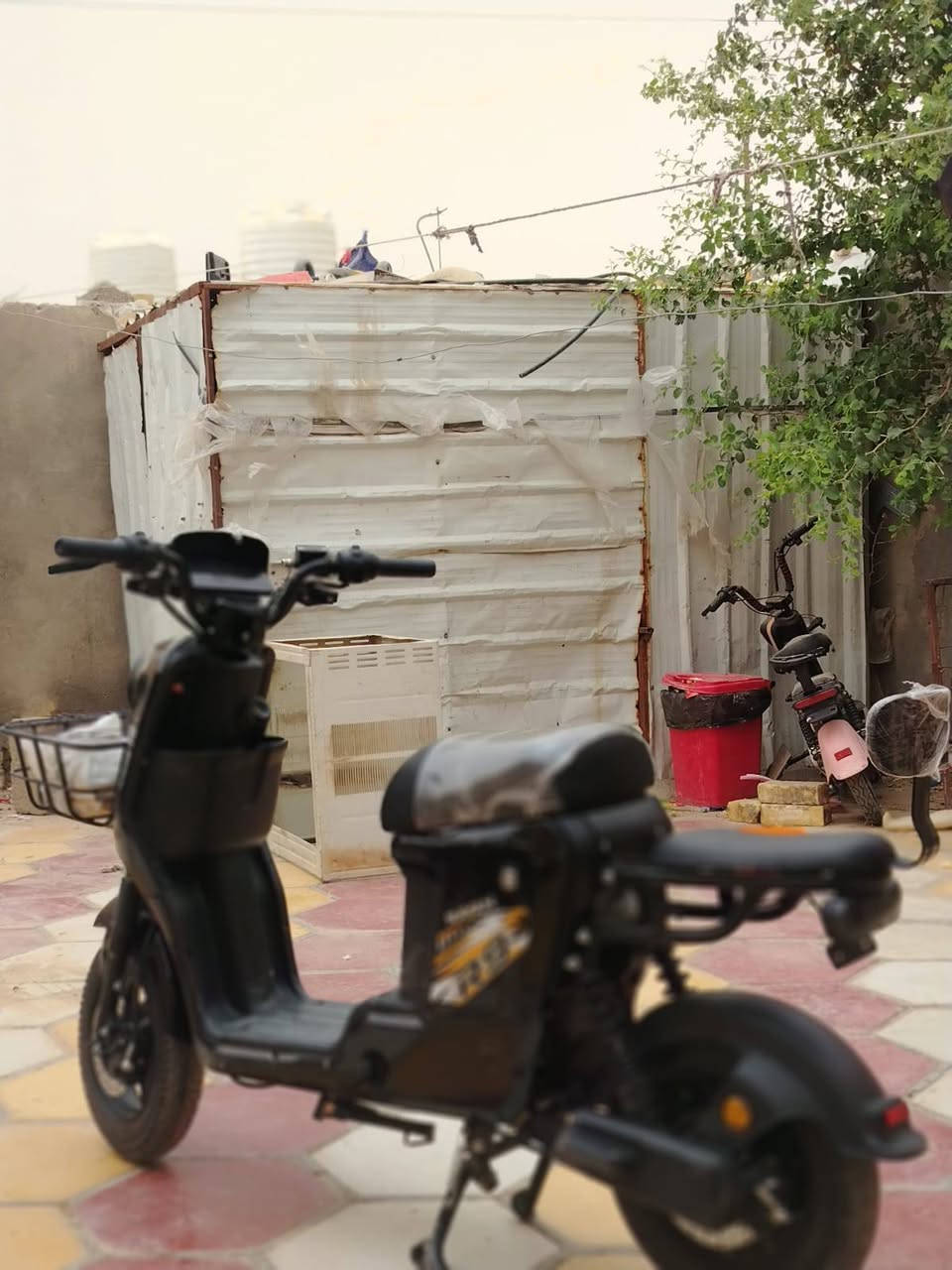 السلام عليكم دراجه شحن البيع نوع R9 موديل 26 مسجل روجوع خلف بصمه وسويج  اشاير يمنه ويسره رباعي  دراجه نضيفه العنوان ناصرية مركز السعر 425 وبيه مجال  الهاتف ***********
