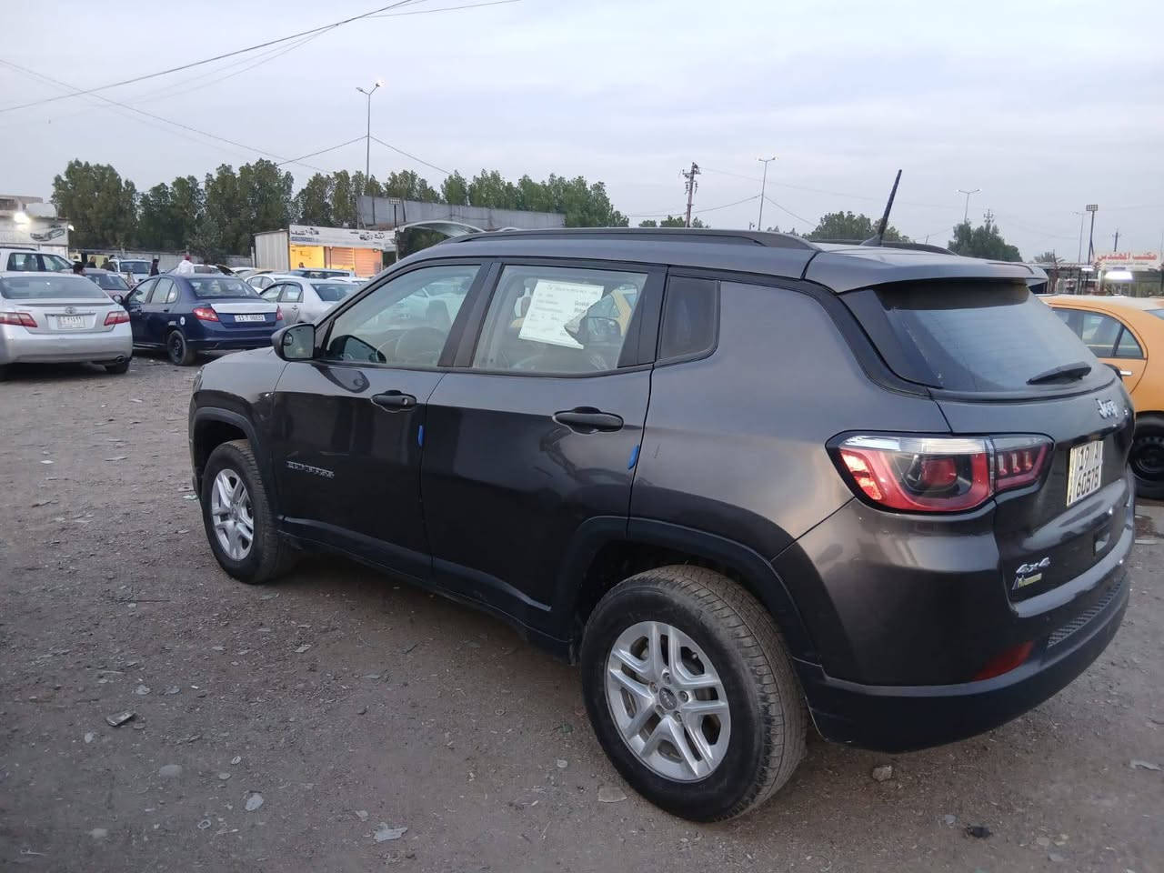 السلام عليكم للبيع سيارة جيب كومباس موديل 2018 رقم كربلاء نكليزي بسمي كير عادي سيارة كفالة عامة فقط دعامية أمامية مصبوغة السعر 145 اوبيهة مجال للاستفسار الاتصال على الرقم *********** المكان بغداد حي الإعلام
