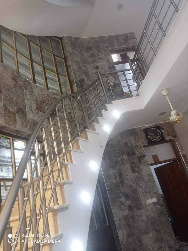 بيت للبيع او مراوس مساحة 💯 متر طابقين بناء حديث كامل مابي اي نقص بداية الحسينية  بالمخابرات قريب كوفي بيت ورد خدمات كاملة ..البيت يحتوي على مدخلين بناء حديث درجه اولى كله حجر ومرمر والسيراميك شرط اسباني والارضية كاشي طابق ارضي والطابق الثاني گرانيت والتأسيسات الكهربائية والصحية درجه اولى منظومه كاميرات بناء طابوق جمهوري..يحتوي على 3غرف نوم  3صحيات واستقبال ومطبخ حار وبارد  السطح اشتايگر .. للاستفسار الاتصال على الرقم واتساب ***********
@إشارة
