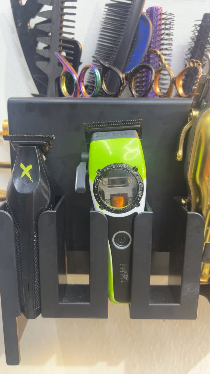 السلام عليكم اخوتي مري عدد ٣ وحده منهن شويه بيهه فطر من جوه مماثره والباقيات زينات مابيهن شي ابيعهن كلهن ب١٥٠ هنه والميز مالتهن 
مكاين ٣ 
٢ تدريج 
وحده ول اصليه ماجك  بس موس تبديل رايدها ٦٠
والثانيه الفسفوريه فيراري  كلشي مابيهه فقط شاحنه اني اشحنها بمال كلًوب ٦٠
والصفر ول اصليه ٦٥
مغسله ٦٠
جهاز شمع ١٠
سماعه ٣٥
 بغداد جديده تل محمد 
***********
