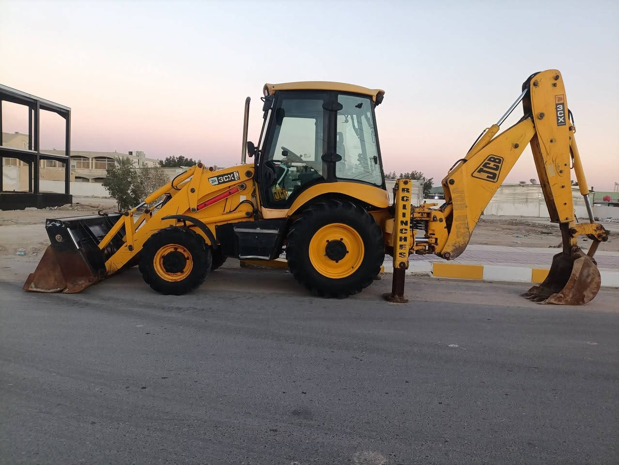 للبيع جي سي بي موديل 2006 كير عادي تبريد بلاد مكينه جديده حيل وخير من الله مكاني ب ناصريه هاتف ***********
