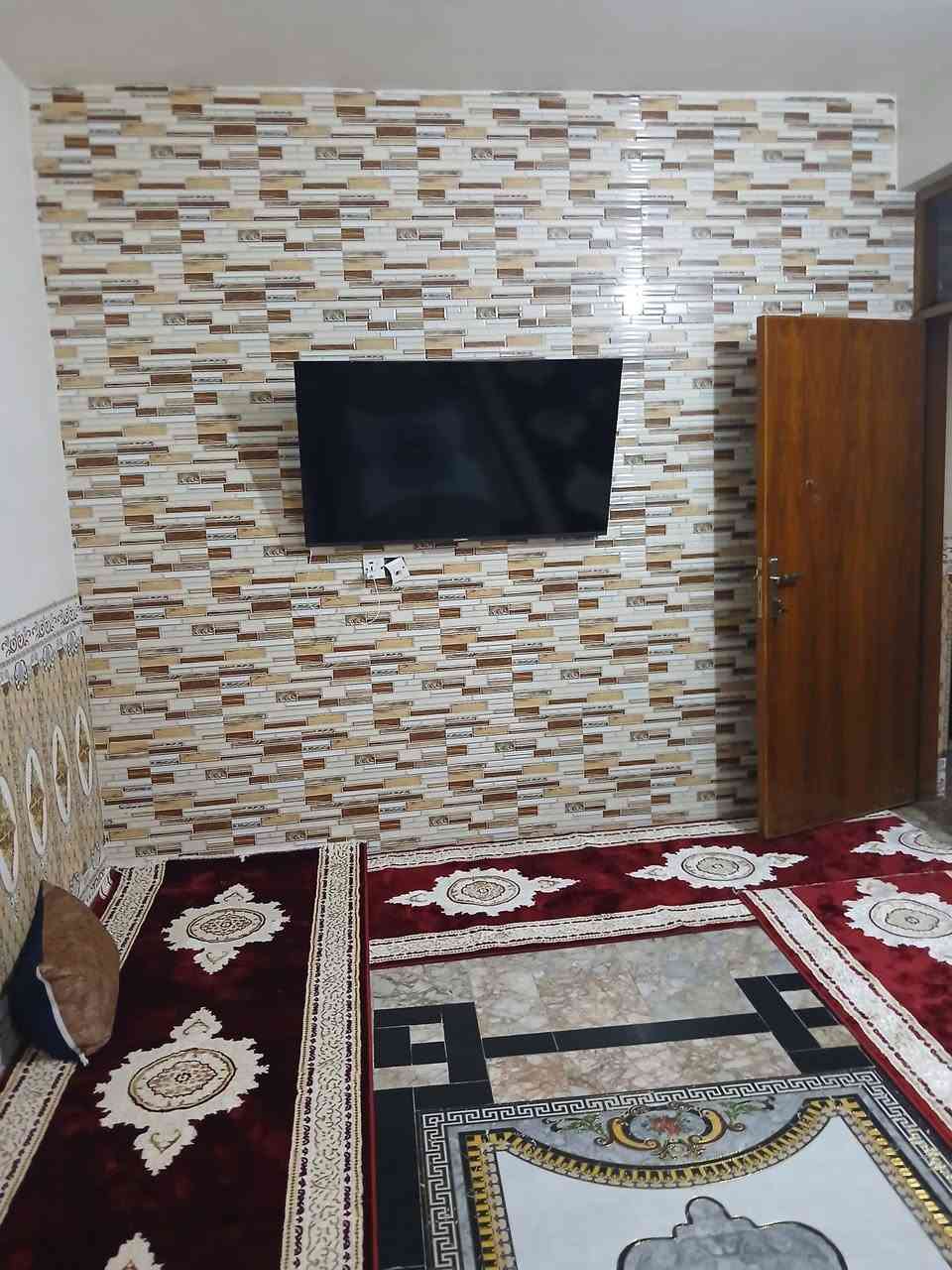 بيت ١٠٠متر للبيع بناء حديث على ساحة قرب السوق الزغير شارع العماره الحمرة للإستفسار الاتصال***********
