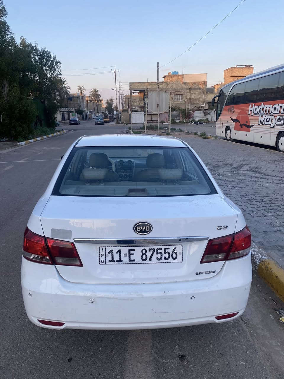 سلام عليكم بيوايدي لبيع G3 مديل 2013 رقم بغداد نكليزي هزة جديدة  ما بيهه لا ضربه ولا صبغ بلاديه على وضعيه الشركه  سياره كامله من كلشي گير اوتماتيك مكينه حداديه جديده مواصفات السياره معروفه كشنات جلد شاشه كأمره والسياره احلى من صور مكان سياره بغداد سنويه باسمي مشروع وطني مكان السياره بغداد سعره 62وبيهه مجال للاستفسار الاتصال على رقم ***********
